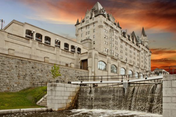 Château Laurier, looking like a European castle.