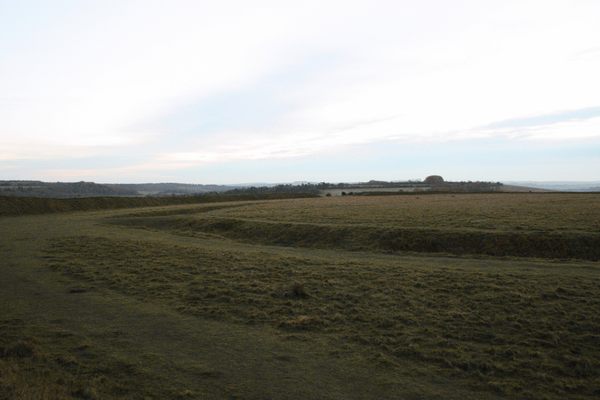 The round ditches.