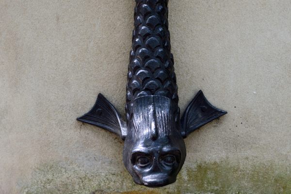 Decorative drainpipe on the former Waring home (Chippewa Square).