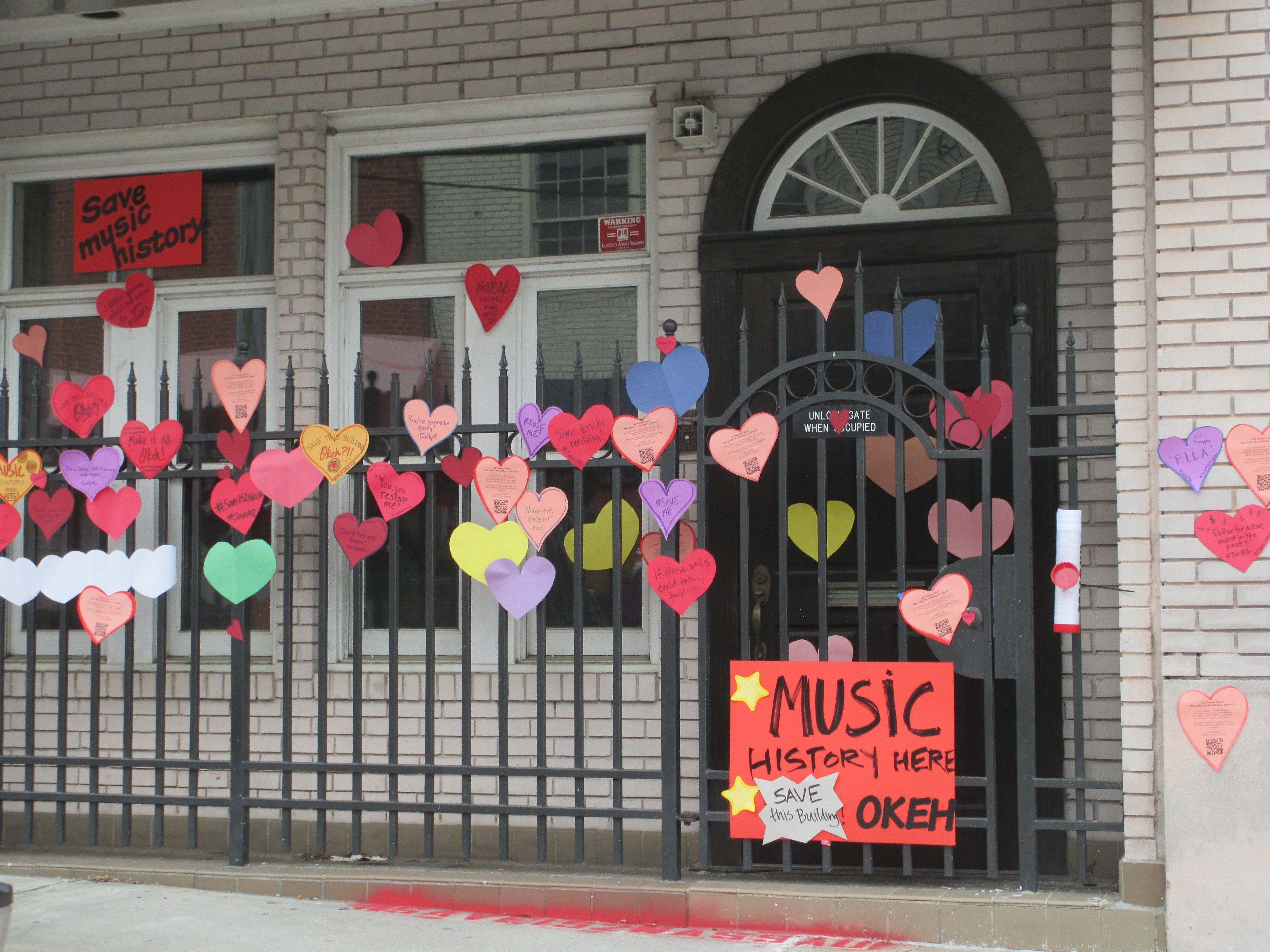 Supporters of the campaign to save 152 Nassau have been posting little paper hearts on the front of the building to raise awareness of their effort and the petition drive.